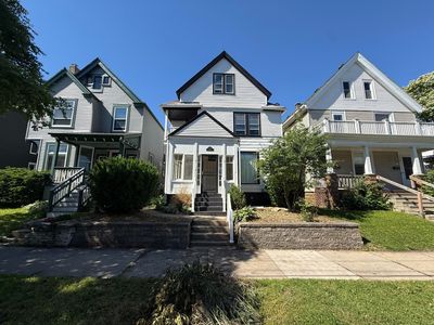 1537 E Irving Pl