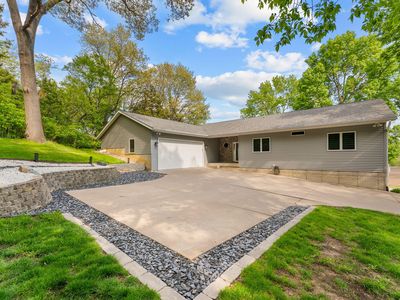 1325 Highway 22 E