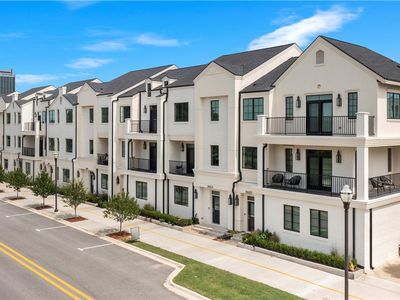 3909 S Champions Dr