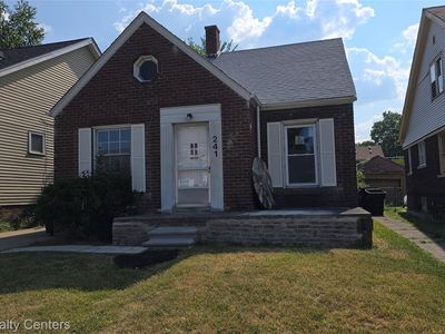 241 Eastlawn St