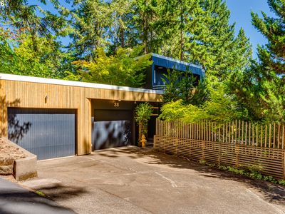 38 Ridgeline Dr
