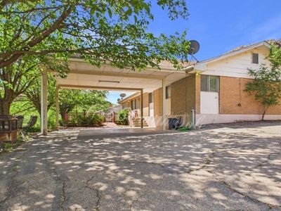 590 Comanche Dr