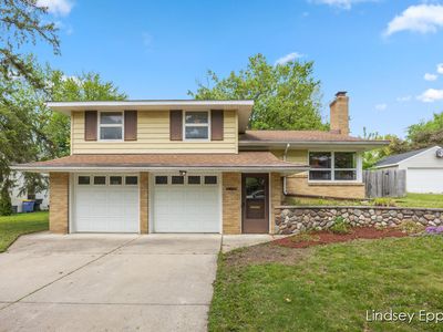 2233 Cambridge Dr SE