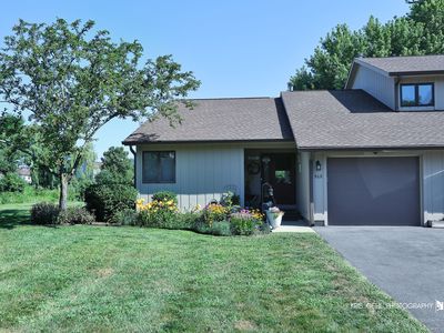 860 Stratford Ct
