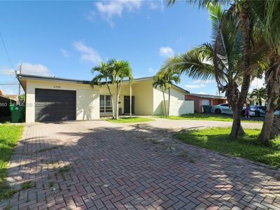 6765 Ixora Dr
