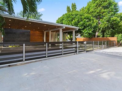 221 NE 44th St