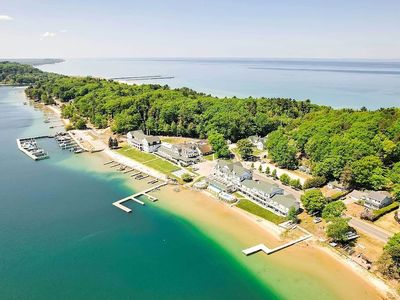 8520 Portage Point Dr