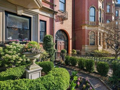 36 Commonwealth Ave #1