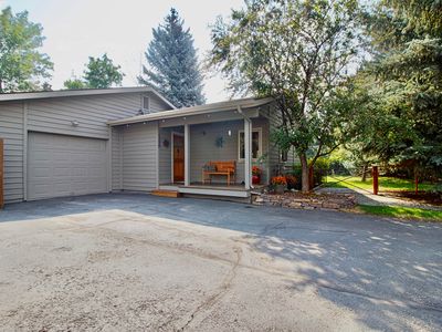1230 Creekside Dr