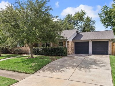 5811 Spruce Forest Dr