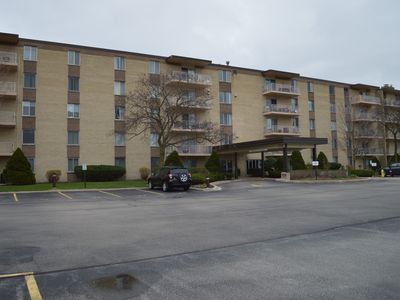 110 W Butterfield Rd APT 402S