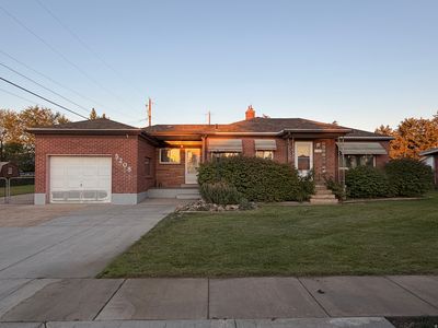 5208 S 2375 W
