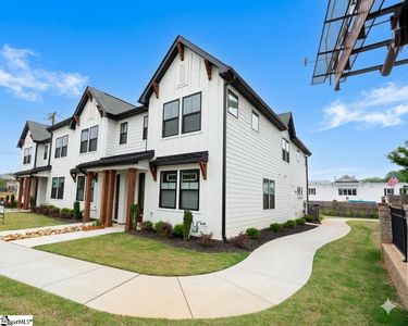 1192 N Pleasantburg Dr