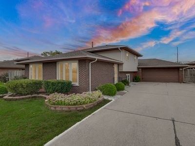 7506 W 83rd Pl