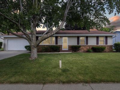 2130 North Pontiac Drive