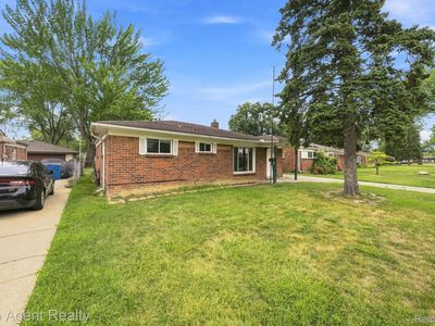 Property at 21715 Dexter Ct, Warren, MI