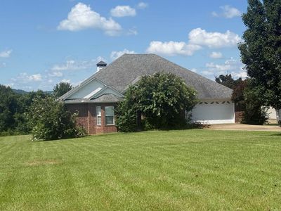90 Emerald Ln