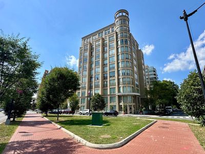 301 Massachusetts Ave NW APT 902