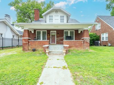 1900 Freeman Ave