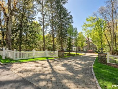 268 Woodside Ave