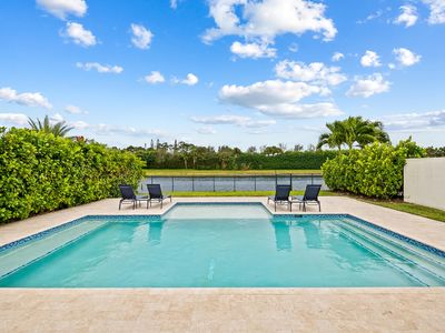 8683 Grand Prix Lane