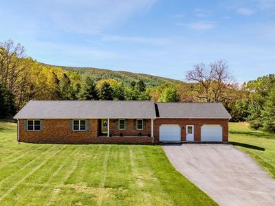 182 Mikes Knob Ln