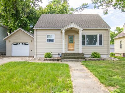 Property at 1310 4th St, Hull, IA