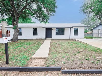 909 E Sarah St