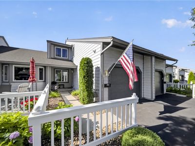 Property at 312 Summerhaven Dr N, East Syracuse, NY