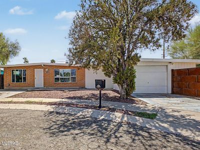 7102 E 33rd Pl