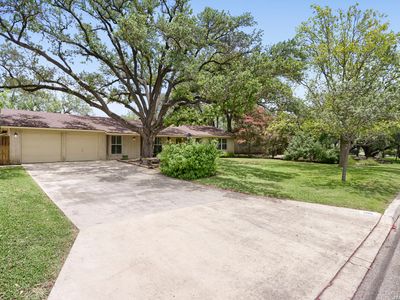 105 HARRIETT DR