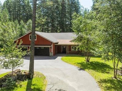 216 Tavern Ln