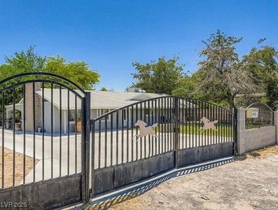 5522 Annie Oakley Dr