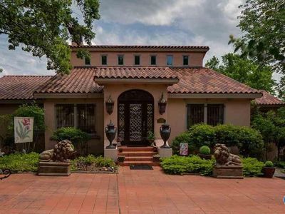 2700 Churchill Dr SE