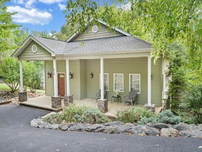 614 Forest Lawn Dr