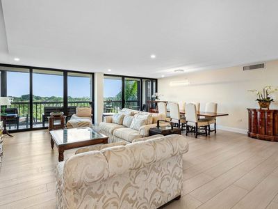 2450 Presidential Way #607