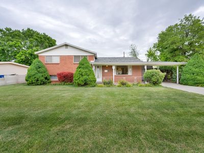 1322 W Phillips Ln