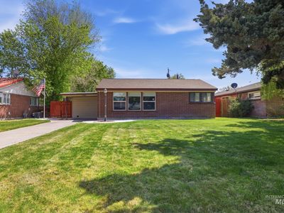1984 Maple Ave