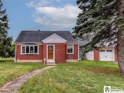 Property at 51 Pinevale Ct, Cheektowaga, NY