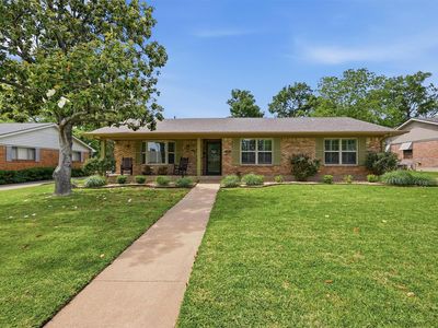 1517 W Shields Dr