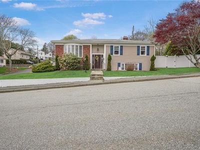 6 Longmeadow Dr