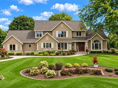 21135 Stratford COURT