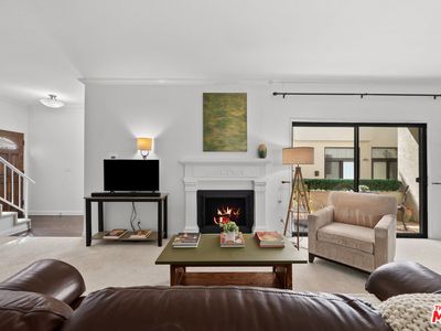 Property at 4338 Gentry Ave APT 2, Studio City, CA