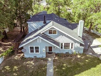 1435 Riverside Dr