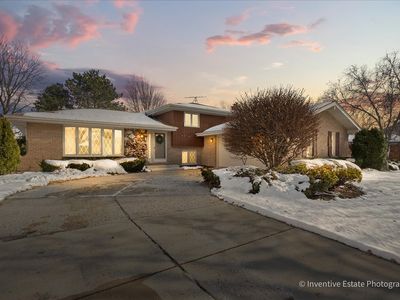 Property at 8209 Middlebury Ave, Woodridge, IL