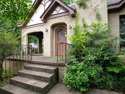 424 W Houston St
