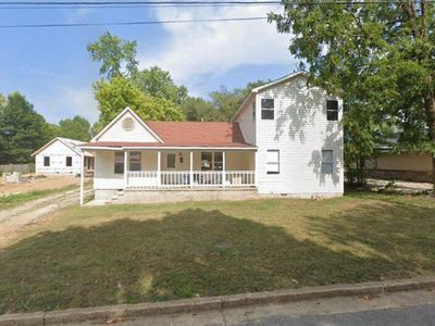 309 Douglas St