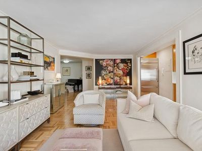 200 E 78th St #11DE