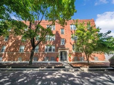 2316 W Byron St #3