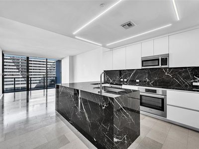 88 SW 7th St Suite 806